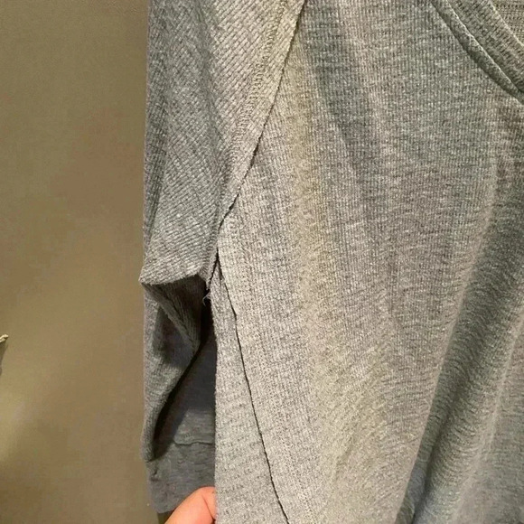 WILDFOX HALEY GRAY FUZZY LONG SLEEVE THERMAL TOP SIZE MEDIUM - Picture 6 of 6